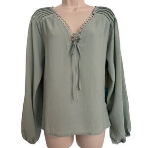 CeCe Circular Trim Pin Tuck Blouse Size Medium Textured Fabric NWT $79 Green